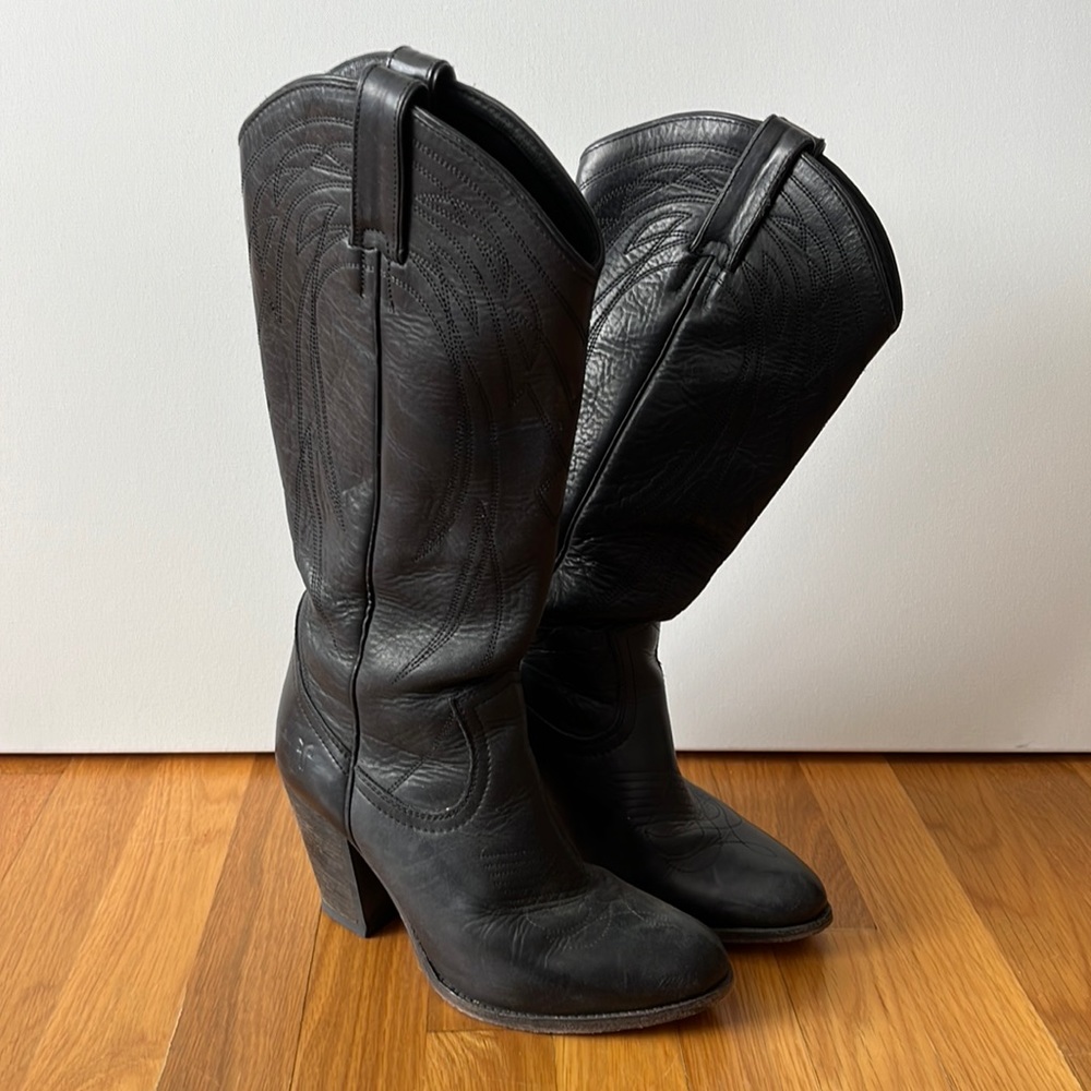 Black Frye Ilana pull on western boot